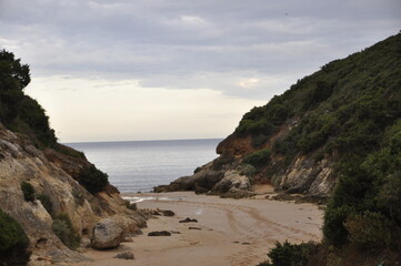 Fototapeta na wymiar Portugalia, plaże i skaliste wybrzeże Algarve