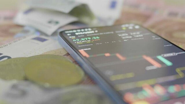 Bitcoin, BTC, euro, argent liquide, crypto monnaie, ETF, argent, trading, actif num&eacute;rique, finance, devise,  banque, affaires, &eacute;change, gain, perte, chart, graphique, pi&egrave;ce, richesse, billet, ordinate