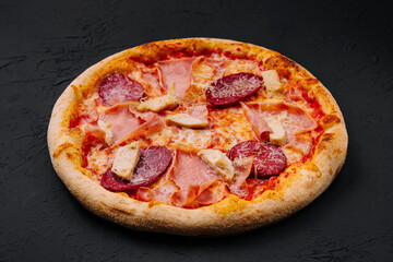Pepperoni Pizza with Mozzarella cheese, salami, ham
