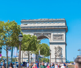 Fototapeta na wymiar World famous Arc de Triomphe in Pari