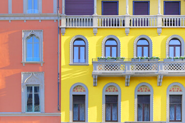 Fototapeta na wymiar palazzi colorati di como, italia, colorful buildings in como, italy 