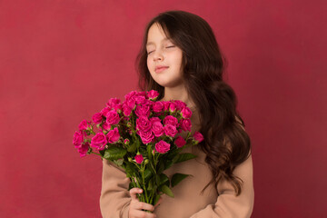 Beautiful girl with a bouquet of small pink roses