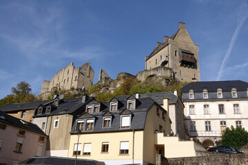 Obraz premium Burg Larochette in Fels