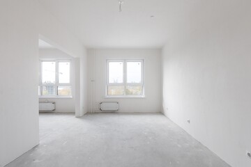 Obraz premium interior of the apartment without decoration in gray colors. rough finish
