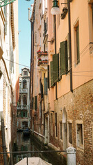 Fototapeta na wymiar narrow street in Italy