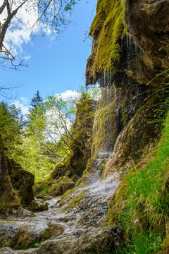 Die Schleierfälle sind ein Wasserfall in der Ammerschlucht in Bayern. Sie sind als Geotop ausgewiesen und stehen als Naturdenkmal unter Naturschutz.
