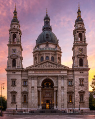 Naklejka premium Saint Stephen's Basilica in Budapest, Hungary