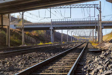 Two-level intersections of multi-track railways