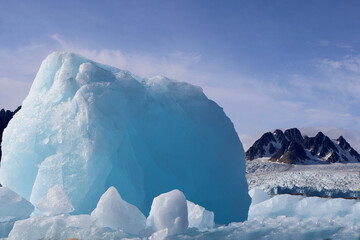 cet iceberg nous isole du paysage