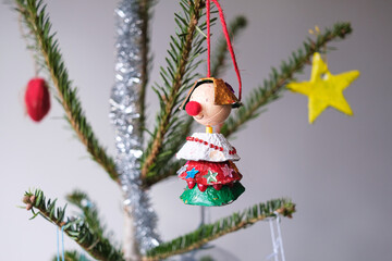 Handmade Christmas decorations hanging on the Christmas tree.