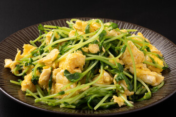 豆苗とたまごの中華炒め