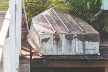 Boat for navigating rivers and lakes