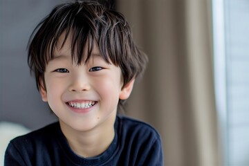 幸せそうな笑顔の男の子のポートレート（子供・日本人・アジア人） - obrazy, fototapety, plakaty