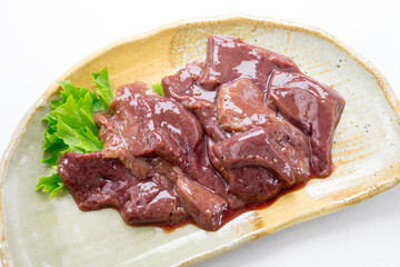 焼肉用の牛レバーの皿盛り
