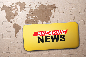 Obraz premium Closeup view of the mobile phone screen with breaking news inscription