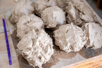 Set of wet clay material for making a clay craft porcelain