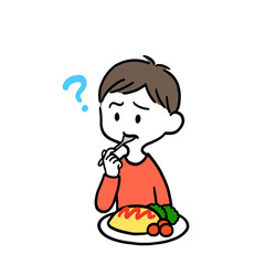 オムライスを食べて不思議そうな表情を浮かべる男の子