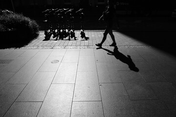 Obraz premium Black and white image of an inner city urban scene in summer