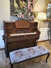 upright piano © 예림 고