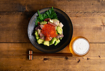 刺身の切り落としとアボカドの和え物