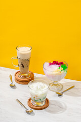 food and drinks that are generally served last at a banquet.