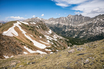 Fototapeta na wymiar Craggy mountains in the Indian Peaks Wilderness, Colorado
