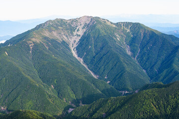 北岳から望む仙丈ヶ岳