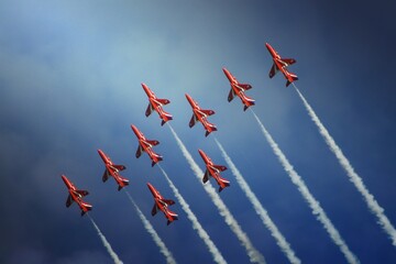 royal air force red arrow hawks air display - obrazy, fototapety, plakaty