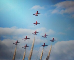 royal air force red arrows air display - obrazy, fototapety, plakaty