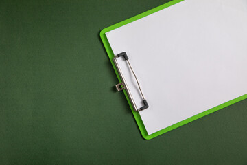 Empty clipboard on the green background.