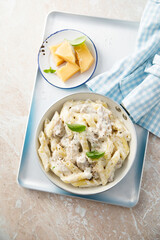Pasta with chicken and cream sauce