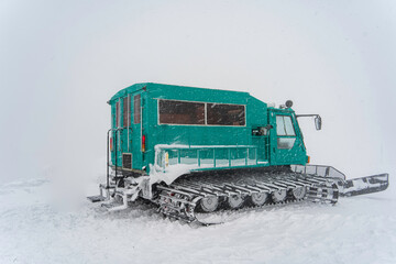 雪上車　除雪車　冬季作業車両