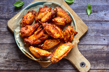 
 Crispy  deep fried   chicken 
 wings with cornflakes , ketchup and french fries . Breaded  with cornflakes chicken   wings. Junk fast food