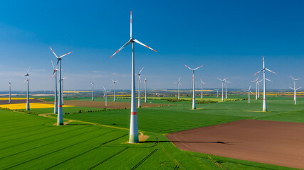 Windkraftanlagen bei Magdeburg