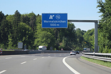 Autobahn A1, Ausfahrt 96, Wermelskirchen in Richtung Köln