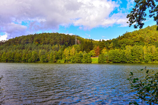 Marbach-Stausee im Odenwaldkreis (Hessen, Deutschland)