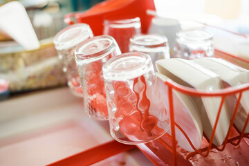 洗った食器を乾かす