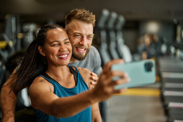 gym sport fitness exercise health woman training phone selfie coach trainer instructor personal photo portrait self posing camera healthy boyfriend girlfriend love - Powered by Adobe