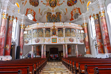 Innenansicht der Frauenkirche (Zu Unserer Lieben Frau) in Günzburg, Schwaben (Bayern)