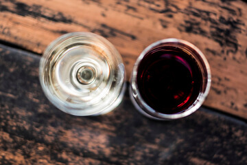赤ワインと白ワイン_俯瞰