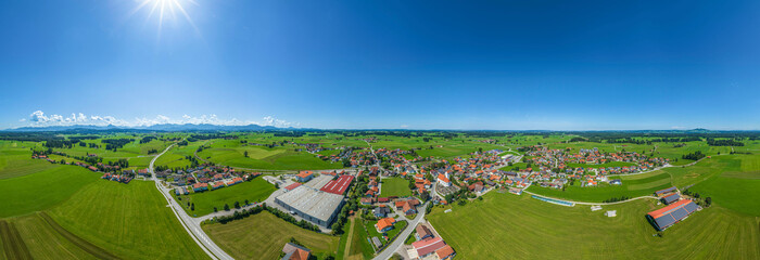 Ausblick auf Lengenwang im bayerischen Alpenvorland, 360 Grad Rundblick über die Region