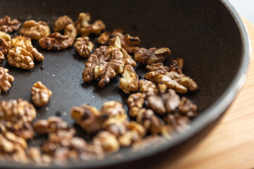 Roasted Walnuts in the Pan - Nutty Aroma and Golden Crunch