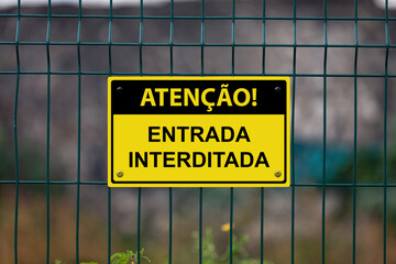 Attention restricted entry - Portuguese sign
