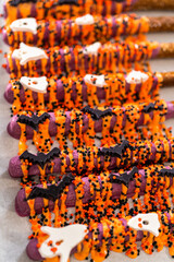 Fototapeta premium Halloween chocolate-covered pretzel rods