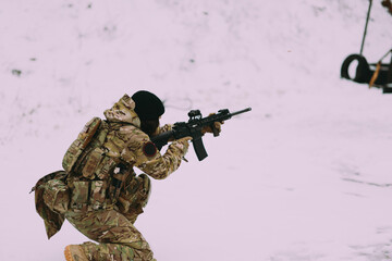 Military training. People training in tactical shooting.