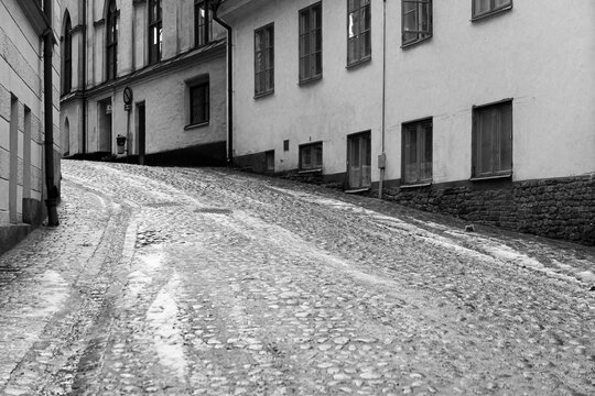 image of a cobbled street between buildings