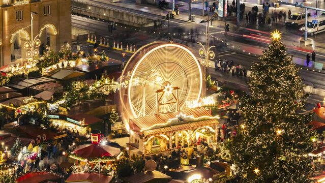 Timelapse of a Ferris wheel at the Christmas market Dresden Strietzelmarkt