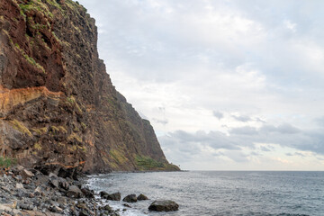 Obraz premium Remote village Calhau da Lapa on Madeira in a gorge