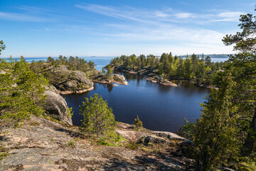 Fototapeta na wymiar The coast of Lake Ladoga