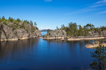 Obraz premium The coast of Lake Ladoga
